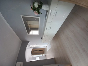 Apartament de vanzare in Salonta, situat pe strada Republicii, zona garii. 4 camere, 96 mp.