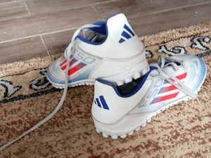 Ghete de fotbal F50 