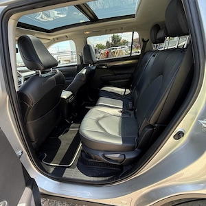 Toyota Highlander 2.5 L 248CP Luxury   7 locuri - imagine 8