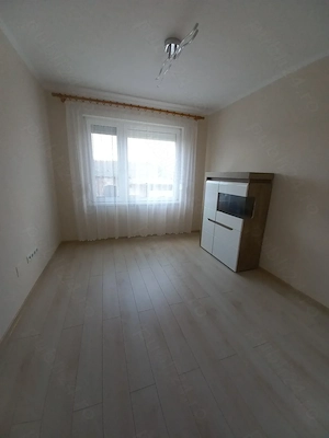 Apartament de vanzare in Salonta, situat pe strada Republicii, zona garii. 4 camere, 96 mp. - imagine 4