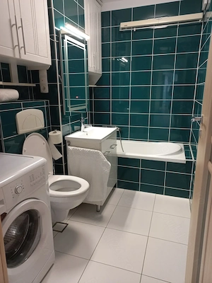 Apartament de vanzare in Salonta, situat pe strada Republicii, zona garii. 4 camere, 96 mp. - imagine 8