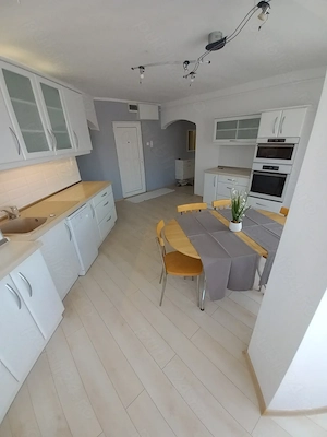 Apartament de vanzare in Salonta, situat pe strada Republicii, zona garii. 4 camere, 96 mp. - imagine 3