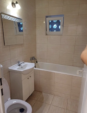 închiriez apartament 2 camere, confort 1, decomandat, etaj 1, Cornisa, decomandat, 200 m de UMF