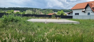 Vand teren Mosoaia, cu fundatie si proiect sau schimb cu apartament 2 camere Piesti,etaj intermediar