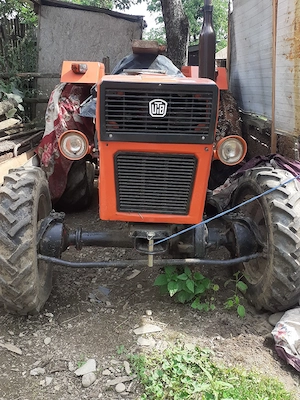 Vând tractor 