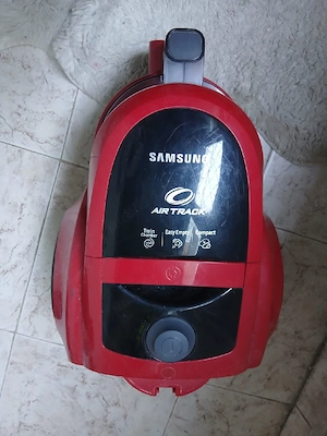 vand 2 aspiratoare functionale fara sac teava telescopica perie buna 