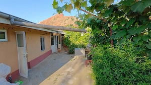 Vand casa 4 camere+anexe si teren