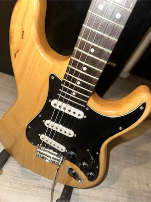 Chitara Fender Stratocaster cu husă, stativ tuner curea