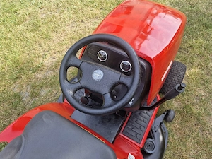 Tractoraș tuns gazon Jonsered (Husqvarna) 19 CP V-Twin