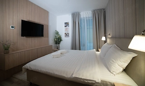 PROPRIETAR, inchiriez apartament 3 camere, complet mobilat, utilat, loc parcare  Denya Forest - imagine 6