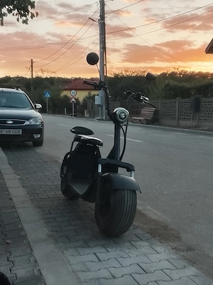 Vând scuter electric in stare buna are ars controlarul și bordul in rest este funcțional 