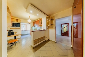 Apartament+spatiu comercial, parter Micalaca