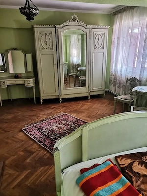 Inchiriez  apartament 3  camere ,  partial  mobilat  elegant - imagine 2