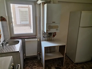 Inchiriez  apartament 3  camere ,  partial  mobilat  elegant - imagine 4
