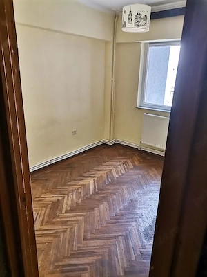 Inchiriez  apartament 3  camere ,  partial  mobilat  elegant - imagine 6