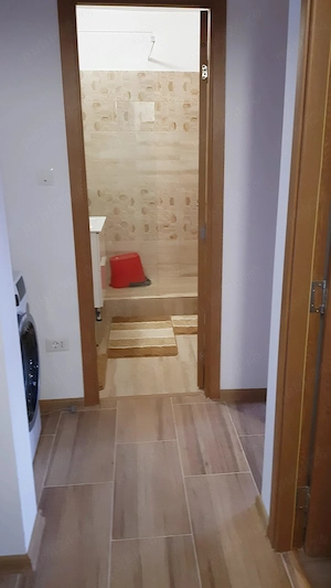 Închiriez apartament cu 4 camere - imagine 3