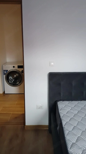 Închiriez apartament cu 4 camere - imagine 8