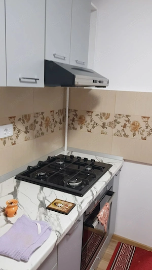 Închiriez apartament cu 4 camere - imagine 9