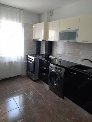 Vand apartament 2 camere decomandat 9 Mai Ploiesti - imagine 3