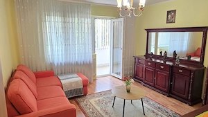 Vand apartament 2 camere decomandat in Deva, situat pe  Bld. Balcescu, etaj 2, 