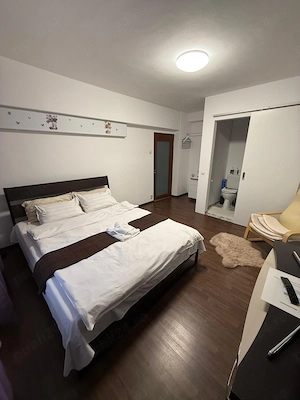 Inchiriez apartament 3 camere, 2 bai - imagine 2