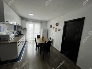 Apartament 3 camere la etaj intermediar si pivnita zona Vasile Aaron - imagine 18