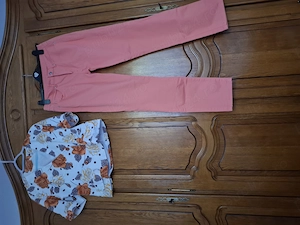 Vand blugi si bluza asortate
