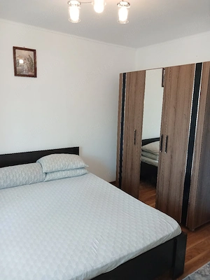Închiriez apartament cu 4 camere - imagine 8