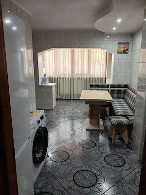 Închiriez apartament cu 4 camere - imagine 9