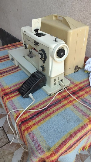 Mașină electrică de cusut 