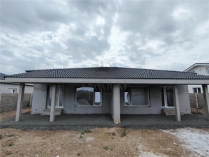 Duplex pe plan - acces facil - zona in plina dezvoltare