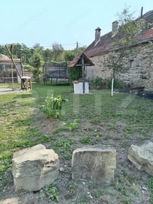 Casă complet renovată, 3 camere, teren 3800 mp – comuna Părău - imagine 16