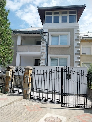 Inchirez apartament zona Parc