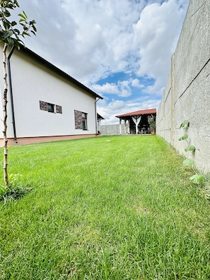 Casa 4 camere nouă Berceni - curte 410 mp - zonă liniștită - imagine 3