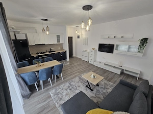 Nou. Complet mobilat si utilat. Zona Braytim. Asfalt. Curte proprie. - imagine 3