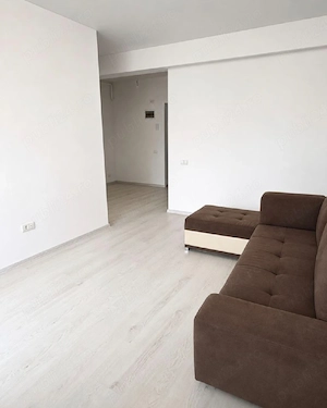 Vand garsoniera in bloc nou - imagine 3