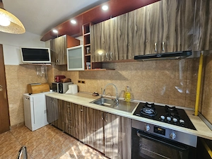 Apartament 3 camere-etaj 1-complet mobilat și utilat   loc de parcare