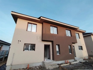 Duplex 5 camere - dormitor la parter - canalizare