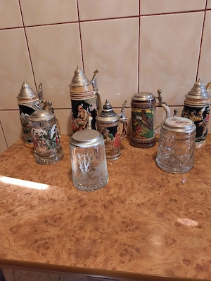 vând halbe decorative vintage si statuetă din lemn masiv!!