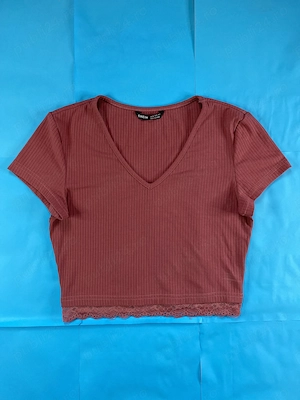 Top crop SHEIN roz rosu (mauve), decolteu V, cu dantelă, mărime XS