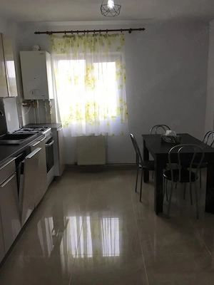 Proprietar, închiriez ap. 2 camere, decomandat, p-ța Mărăști, mobilat, utilat, disponibil din 01 Aug - imagine 2