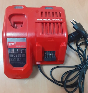 Vând ÎNCĂRCĂTOR Rapid Statie Charger Sursa Autofiletanta Bormasina,Rotopercutor Milwaukee M12-18FC 