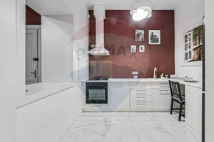 Apartament cu 3 camere pretebil pentru cabinet sau rezidential