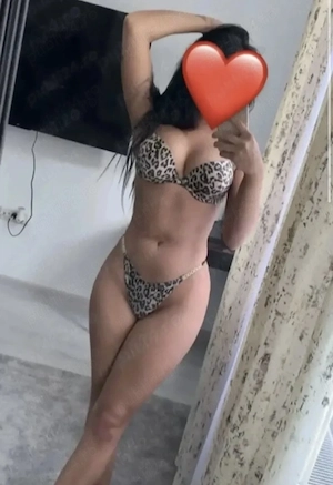 Brunetă sexy 28 de ani 