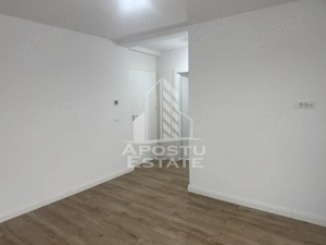 Duplex  despărțit prin garaj și camera tehnică în Giarmata - imagine 4