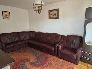 Inchiriez apartament cu 3 camere in Campina,zona centrala,langa notariate.