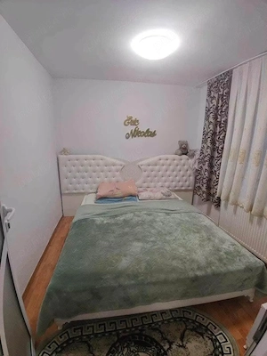De vanzare apartament cu 3 camere, mobilat, zona Smirodava, Pret 40000euro - imagine 4