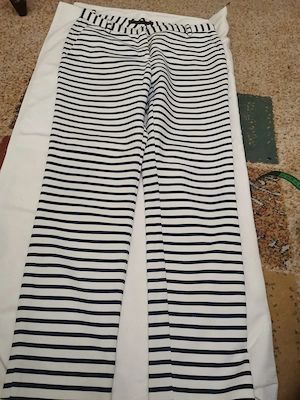 Pantaloni conici în dungi