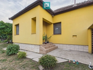 Casă cu 4 camere și teren de 5538 mp în Macea - imagine 2