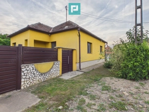 Casă cu 4 camere și teren de 5538 mp în Macea